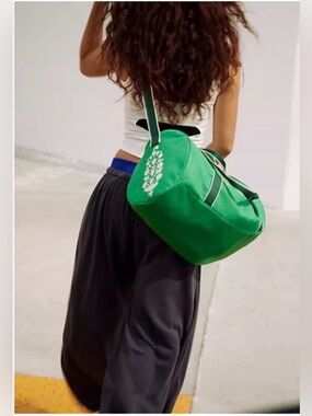 NWT FP MOVEMENT GREEN GOOD SPORT DUFFLE BAG